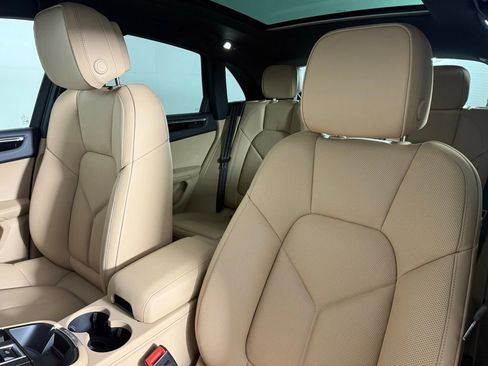 New 2025 Porsche Macan image 5