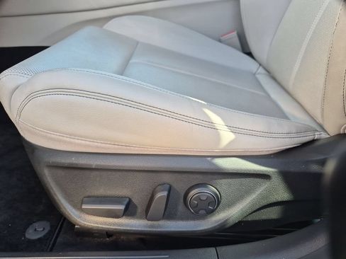 Used 2025 Genesis G70 2.5T RWD image 14