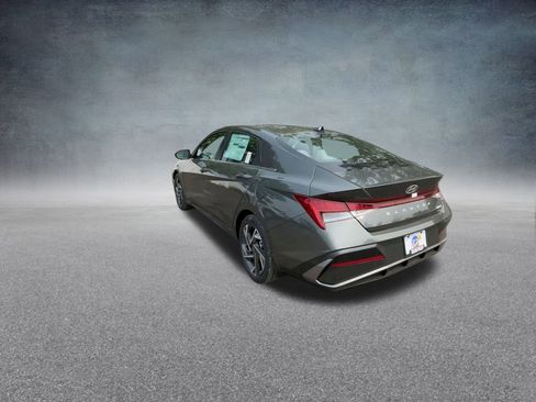 New 2025 Hyundai Elantra Limited image 17