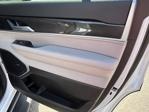 Used 2024 Jeep Wagoneer 4WD image 20