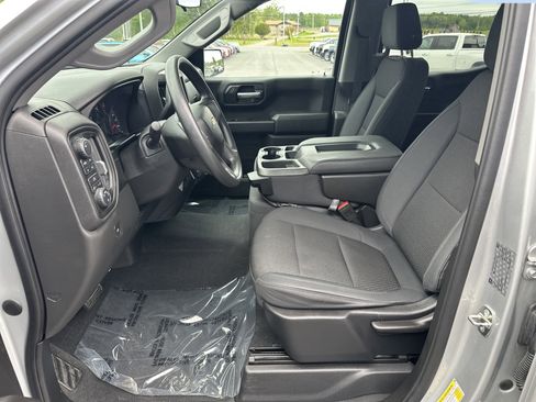 Certified 2019 Chevrolet Silverado 1500 Custom w/ Custom Value Package AWD/4WD image 8