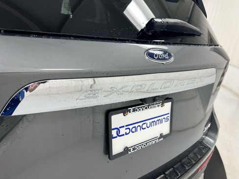Used 2023 Ford Explorer XLT AWD/4WD image 26