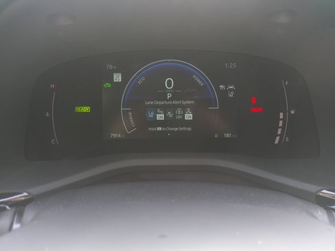 Used 2025 Toyota Camry SE w/ Convenience Package image 26