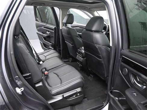 Certified 2025 Honda Pilot Touring image 41