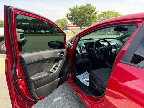 Used 2018 Kia Forte S FWD image 11