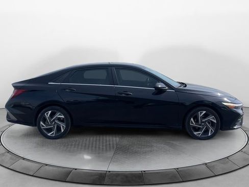 Used 2024 Hyundai Elantra SEL w/ Convenience Package FWD image 6