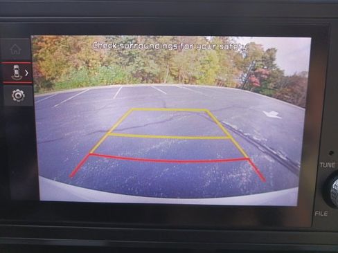 Certified 2024 Kia Carnival LX image 21