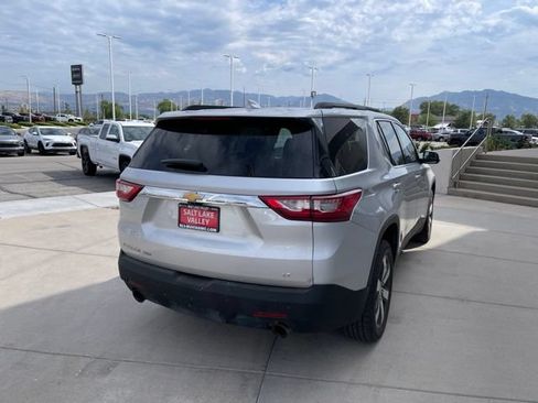 Used 2021 Chevrolet Traverse LT w/ LT Premium Package AWD/4WD image 5