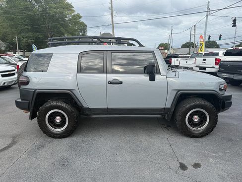 Used 2013 Toyota FJ Cruiser 4WD image 3
