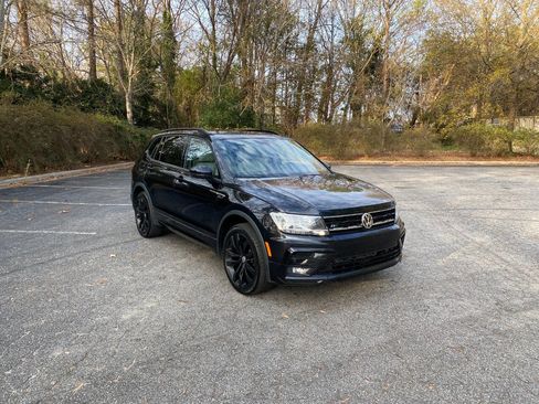 Used 2021 Volkswagen Tiguan SE image 3