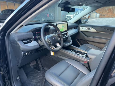 New 2025 Ford Explorer Active w/ Active Comfort Package image 19