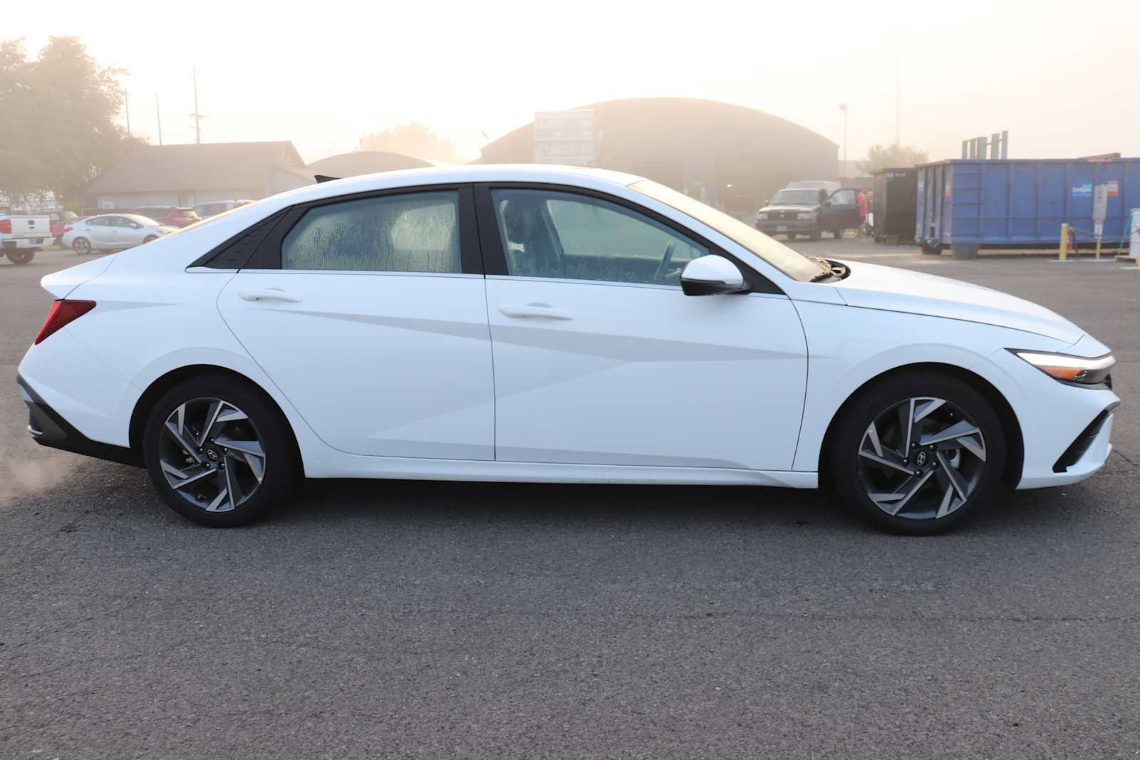Used 2025 Hyundai Elantra Limited FWD image 4