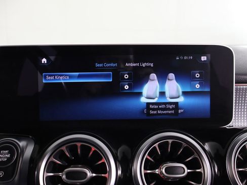 Used 2021 Mercedes-Benz GLB 250 4MATIC w/ Premium Package image 47