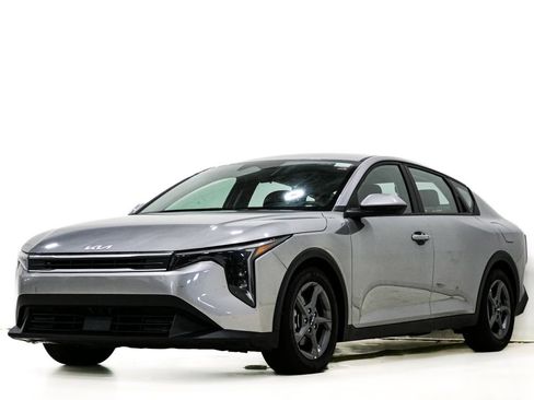 Used 2025 Kia K4 FWD image 3