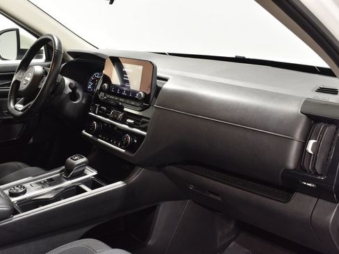 Used 2023 Nissan Pathfinder SV image 32