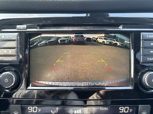 Used 2020 Nissan Rogue SV image 26