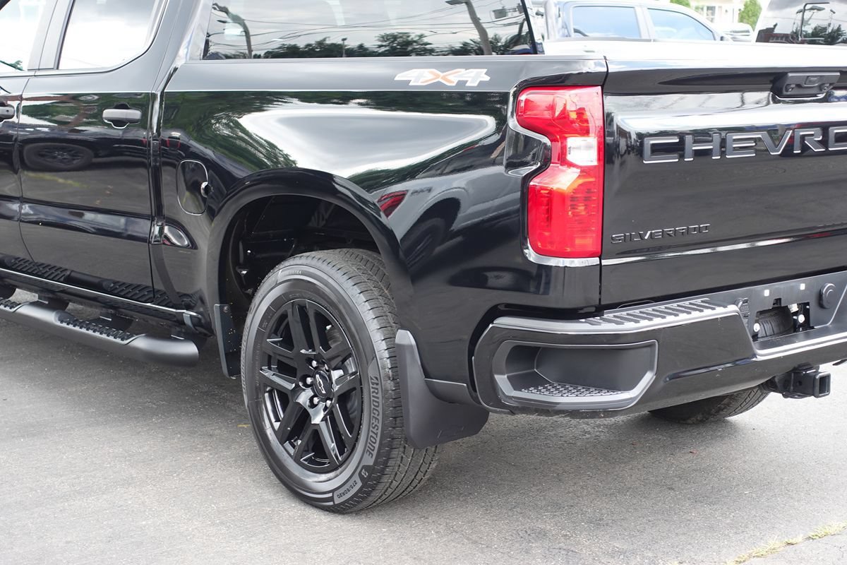 Used 2024 Chevrolet Silverado 1500 Custom AWD/4WD image 9