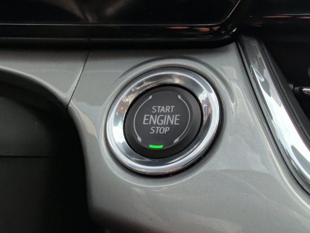 Used 2025 Chevrolet Trax LT FWD image 25