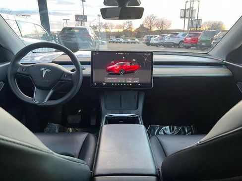 Used 2022 Tesla Model Y Long Range image 6