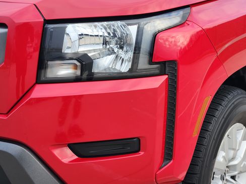 Used 2022 Nissan Frontier SV image 9