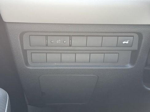 New 2025 Mitsubishi Outlander SE image 22