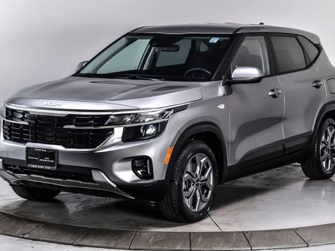 Used 2024 Kia Seltos LX AWD/4WD image 2