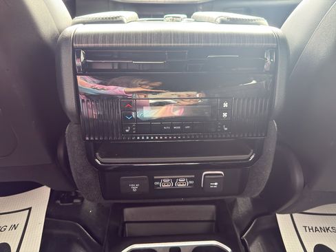 Used 2023 Jeep Wagoneer Series III w/ Convenience Group I image 13