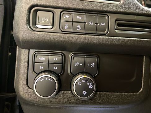 Used 2021 Chevrolet Tahoe Z71 w/ Luxury Package image 23