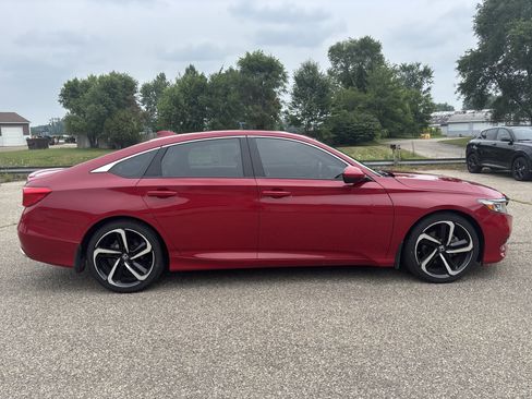 Used 2019 Honda Accord Sport image 2