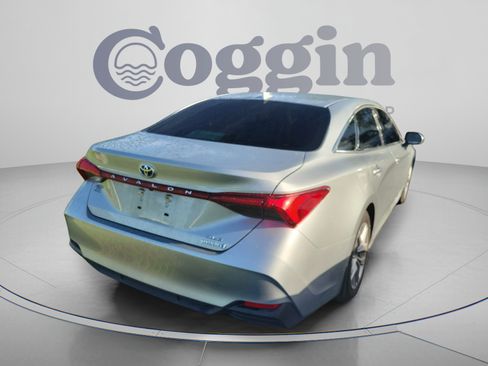 Used 2021 Toyota Avalon XLE w/ Moonroof Package FWD image 5