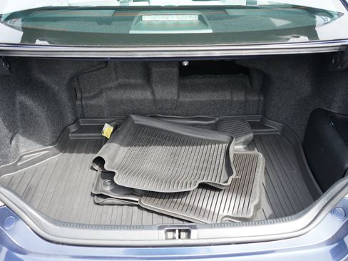 Used 2016 Toyota Camry LE FWD image 10