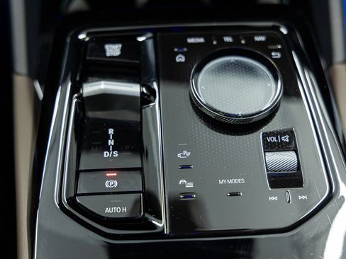 Used 2024 BMW 530i xDrive w/ Premium Package image 29