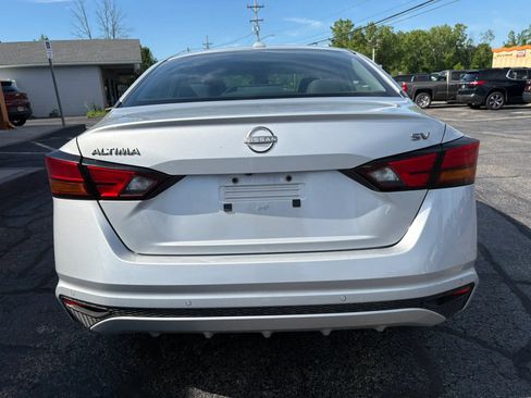 Used 2024 Nissan Altima 2.5 SV FWD image 4