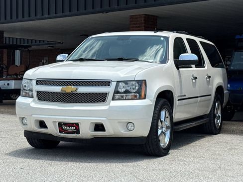 Used 2013 Chevrolet Suburban LTZ RWD image 3