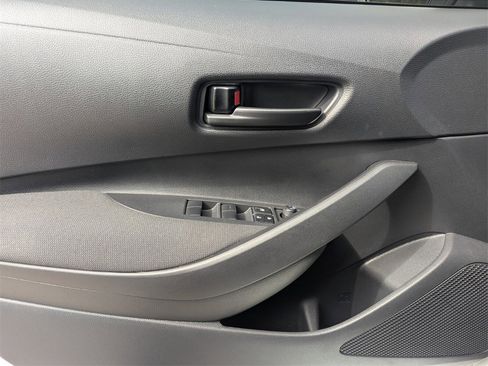 Used 2025 Toyota Corolla LE image 26