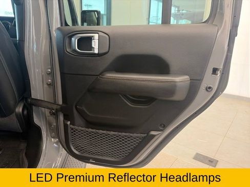 Used 2022 Jeep Gladiator Overland image 36