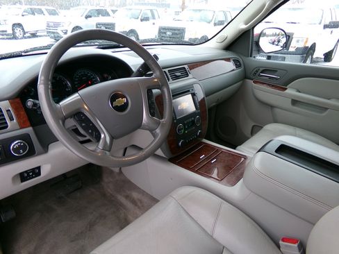 Used 2013 Chevrolet Suburban LTZ image 22