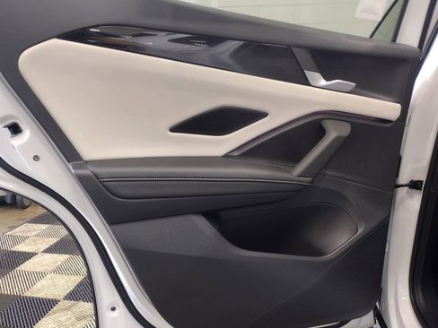 New 2025 Volkswagen Tiguan SE image 29