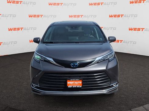 Used 2023 Toyota Sienna XLE AWD/4WD image 8