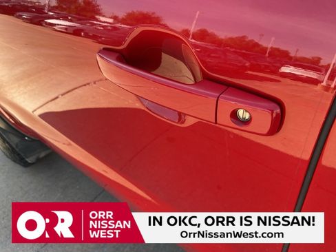 Used 2024 Nissan Frontier SV image 11