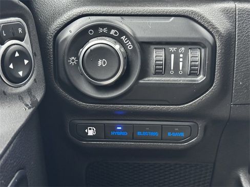 Certified 2022 Jeep Wrangler Unlimited Sahara w/ Cold Weather Group image 23