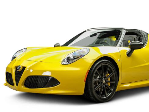Used 2016 Alfa Romeo 4C Spider image 15