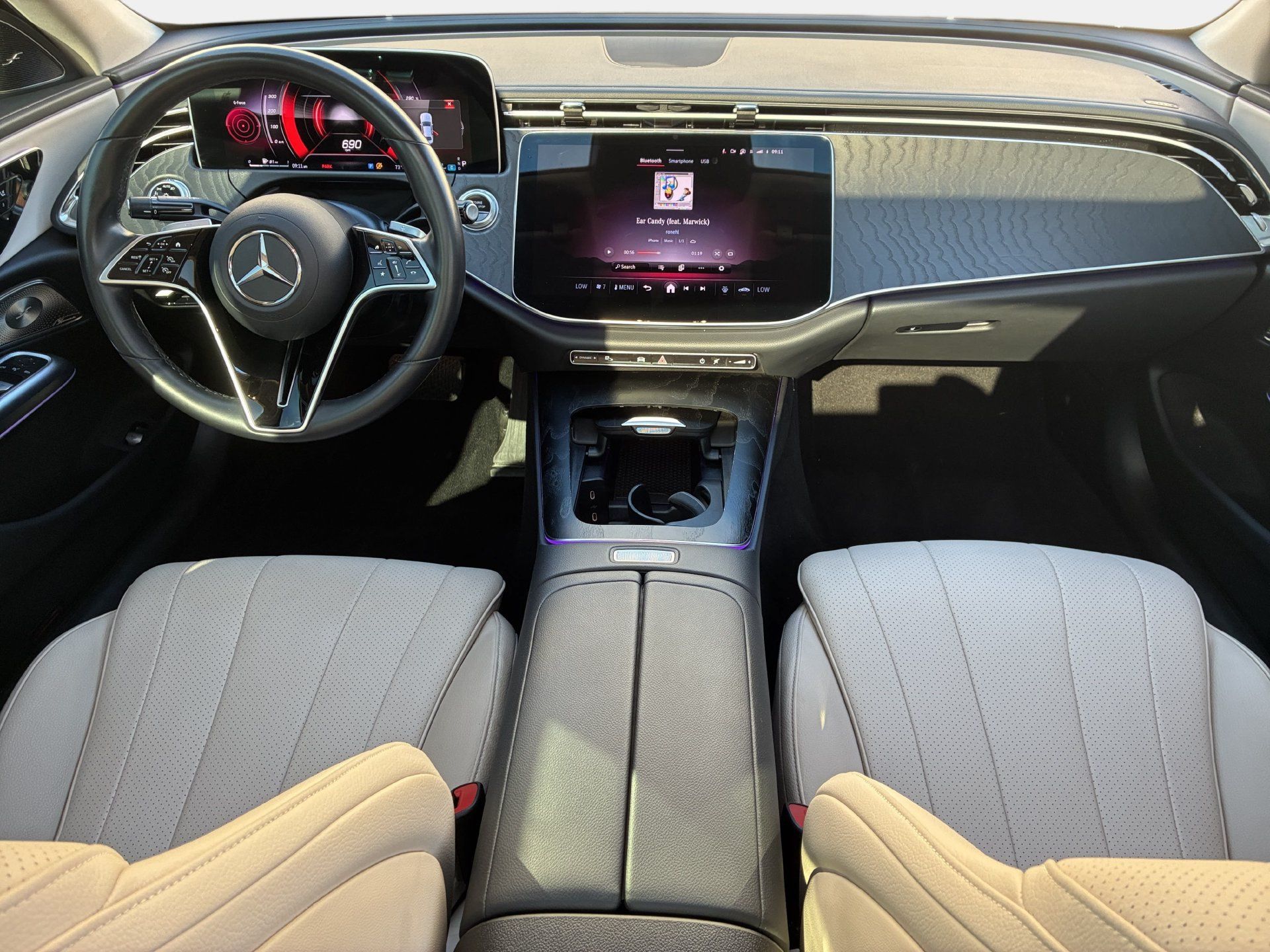 Used 2024 Mercedes-Benz E 350 4MATIC Sedan image 9