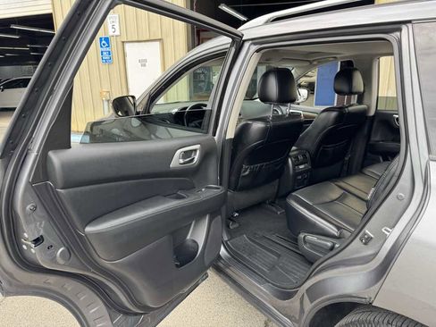 Used 2020 Nissan Pathfinder Platinum image 26