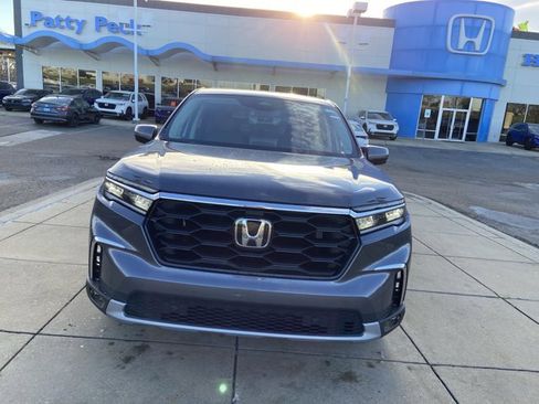 Used 2025 Honda Pilot EX-L image 3