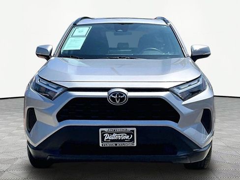 Used 2022 Toyota RAV4 XLE w/ Convenience Package FWD image 3