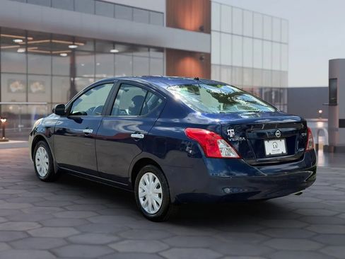 Used 2012 Nissan Versa SV FWD image 4