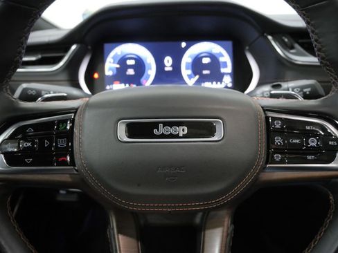 Used 2022 Jeep Grand Cherokee Summit w/ Luxury Tech Group V AWD/4WD image 18