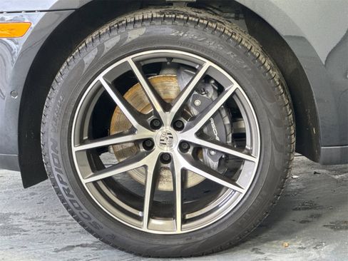 Used 2025 Porsche Macan image 33