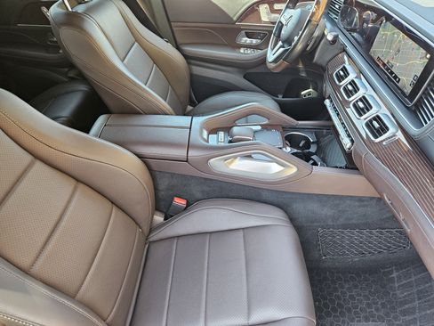 Used 2021 Mercedes-Benz GLS 450 4MATIC image 10